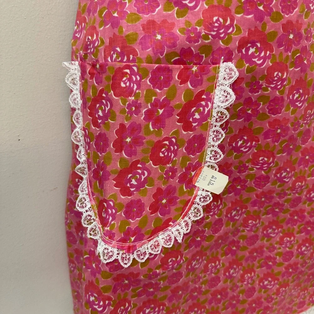 Vintage Pink Floral Cotton Half Apron Lace Trim Pocket RN 25465 NWT Retro 60s
